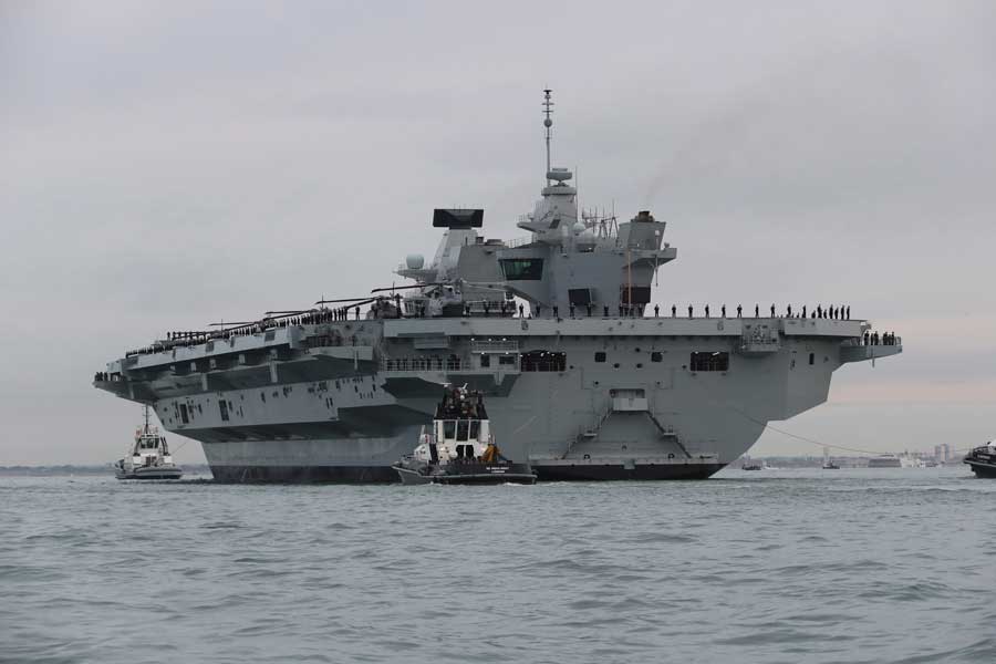 HMS-Queen-Elizabeth-Portsmouth