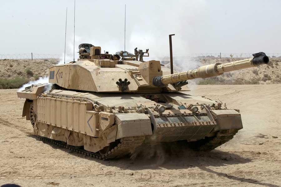 Challenger-2-tanks-british-army-tank-regiments-in-decline