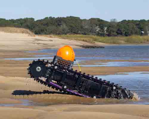 Amphibious-seafloor-crawling-robot-Bayonet